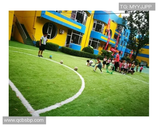 培养幼儿足球技能与团队精神的足球操课程让孩子们快乐成长 培养幼儿足球技能与团队精神的足球操课程让孩子们快乐成长