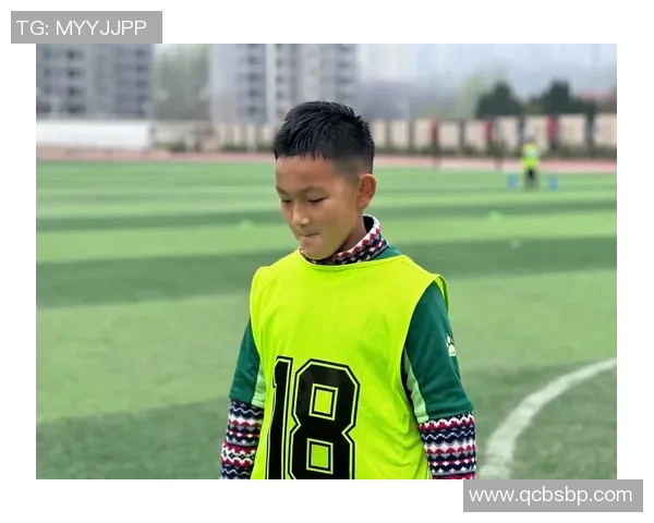 居家足球课：在家也能轻松掌握足球技巧与乐趣的全面指南