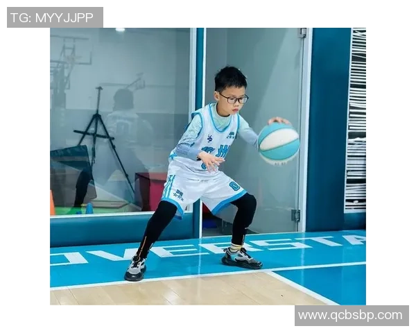 足球单手投篮技巧解析与训练方法分享让你轻松掌握这项独特技能