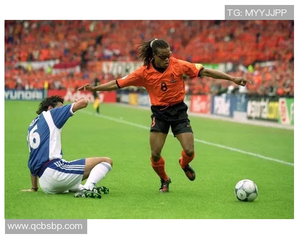 足球大师荷兰重炮手的传奇之路与辉煌成就揭秘